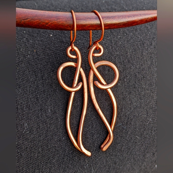 Hand Crafted Copper Earrings Artistic Hammered Curves - Picture 3 of 16